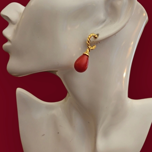 MONET 1990s Elegant Gold and Red Teardrop Hoop Post Earrings - Picture 1 of 4